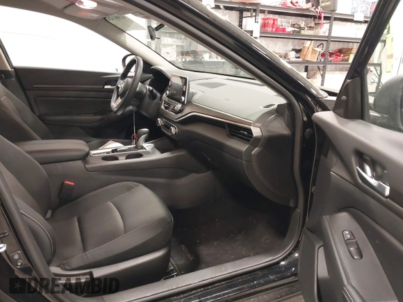 2025 Nissan Altima SV with VIN 1N4BL4DW7SN323575, listed as a IAAI auction lot 41603252 with 5,779 mi miles and . Bid and sale history available at DreamBid. Image 5.