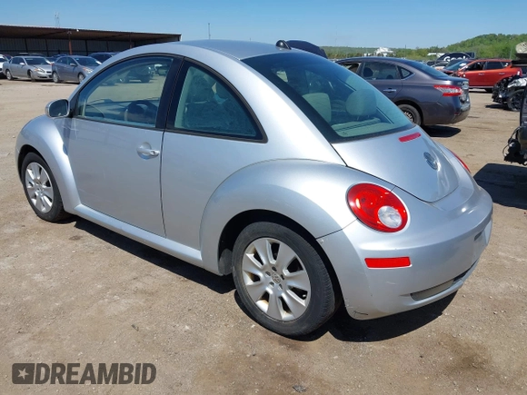 2008 Volkswagen New Beetle Coupe S with VIN 3VWRW31C88M509260, listed as a IAAI auction lot 42032305 with 122,760 mi miles. Bid and sale history available at carsss.com. Image 3.
