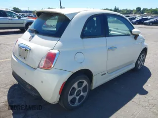 2014 FIAT 500e z VIN 3C3CFFGE3ET291138, wystawiony jako IAAI lot #42712724 z przebiegiem 86 000 mil mil oraz . Historia ofert i sprzedaży dostępna na DreamBid. Obrazek 4.