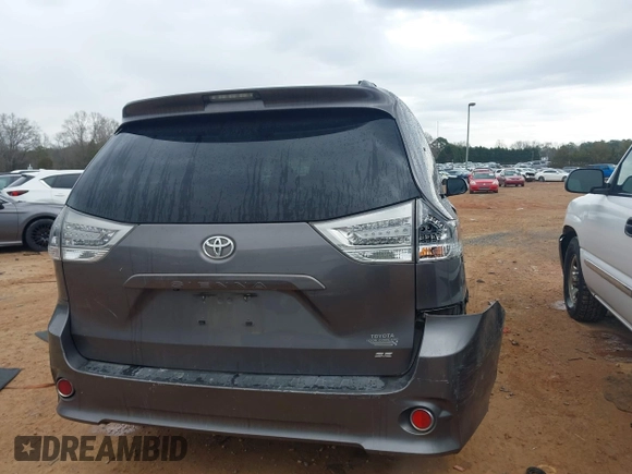 2011 Toyota Sienna SE with VIN 5TDXK3DC3BS143331, listed as a IAAI auction lot 41758043 with 215,490 mi miles. Bid and sale history available at carsss.com. Image 16.