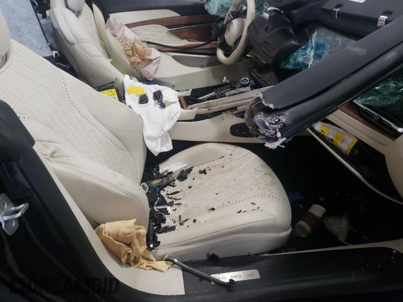 2024 Aston Martin DB12 z VIN SCFRMFGW5RGM12901, wystawiony jako Copart lot #64941574 z przebiegiem Nie podano mil oraz Nie do naprawy • Non repairable. Historia ofert i sprzedaży dostępna na DreamBid. Obrazek 7.