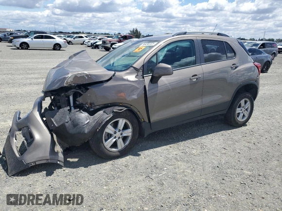 2021 Chevrolet Trax LT z VIN KL7CJPSB3MB331759, wystawiony jako Copart lot #56498305 z przebiegiem 79 340 mil mil oraz Nie do naprawy • Non repairable. Historia ofert i sprzedaży dostępna na DreamBid. Obrazek 1.