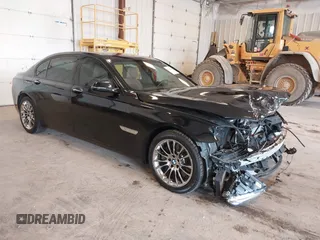 2015 BMW 7 Series 750Li xDrive z VIN WBAYF8C52FD655184, wystawiony jako IAAI lot #42200546 z przebiegiem 102 555 mil mil oraz . Historia ofert i sprzedaży dostępna na DreamBid. Obrazek 1.