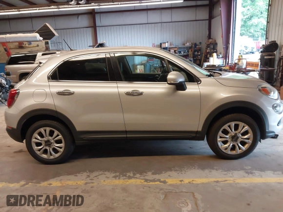 2016 FIAT 500X Lounge z VIN ZFBCFYDT0GP332060, wystawiony jako IAAI lot #42837184 z przebiegiem 159 804 mil mil oraz . Historia ofert i sprzedaży dostępna na DreamBid. Obrazek 13.