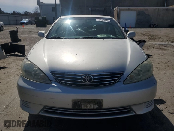 2005 Toyota Camry LE with VIN 4T1BF30K15U093326, listed as a Copart auction lot 48425395 with 90,728 mi miles and Salvage Title. Bid and sale history available at DreamBid. Image 5.