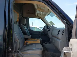 2019 Nissan NV Cargo SV z VIN 1N6AF0LY0KN800465, wystawiony jako IAAI lot #42296328 z przebiegiem 119 472 mil mil oraz . Historia ofert i sprzedaży dostępna na DreamBid. Obrazek 5.