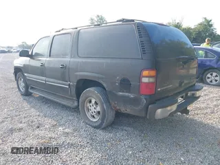 2003 Chevrolet Suburban LT z VIN 1GNEC16Z13J216552, wystawiony jako IAAI lot #40193670 z przebiegiem 235 840 mil mil oraz . Historia ofert i sprzedaży dostępna na DreamBid. Obrazek 3.