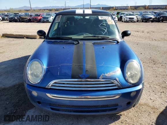 2006 MINI Hardtop z VIN WMWRC33566TJ79138, wystawiony jako Copart lot #49015335 z przebiegiem 189 928 mil mil oraz Czysty tytuł • Clean title. Historia ofert i sprzedaży dostępna na DreamBid. Obrazek 5.