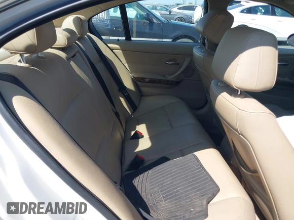 2006 BMW 3 Series 330i with VIN WBAVB335X6KS37226, listed as a IAAI auction lot 40297948 with 186,788 mi miles. Bid and sale history available at carsss.com. Image 8.
