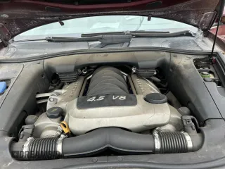 2004 Porsche Cayenne S with VIN WP1AB29P74LA66638, listed as a Copart auction lot 53753185 with 133,875 mi miles and Clean Title. Bid and sale history available at carsss.com. Image 7.