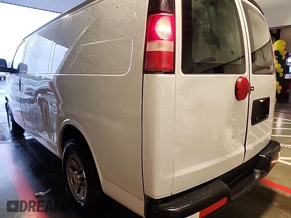 2013 Chevrolet Express Cargo z VIN 1GCSGAFX1D1169555, wystawiony jako IAAI lot #42530668 z przebiegiem 207 358 mil mil oraz . Historia ofert i sprzedaży dostępna na DreamBid. Obrazek 25.
