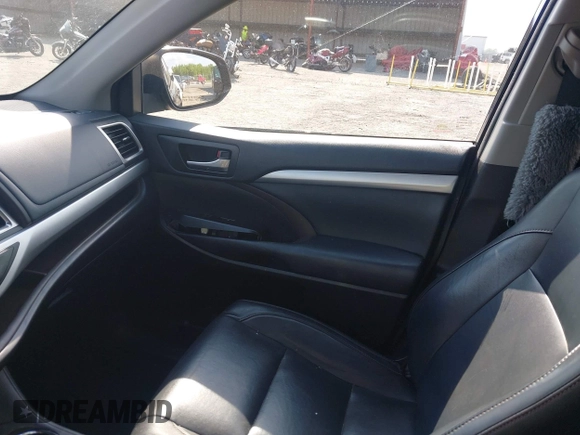 2018 Toyota Highlander SE with VIN 5TDJZRFH3JS825072, listed as a IAAI auction lot 42155887 with 110,920 mi miles and . Bid and sale history available at DreamBid. Image 5.