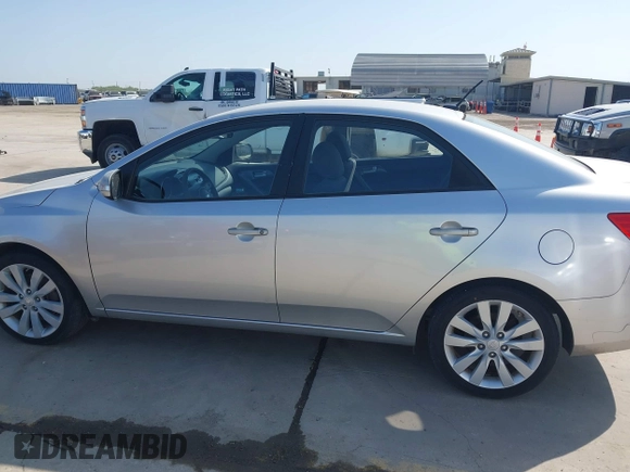 2010 Kia Forte SX с VIN KNAFW4A34A5116442, выставлен на аукционе IAAI как лот 42202552 с пробегом 133 303 миль миль и . История ставок и продаж доступна на DreamBid. Изображение 14.