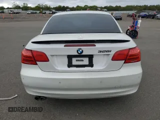 2011 BMW 3 Series 328i z VIN WBADW3C5XBE538099, wystawiony jako Copart lot #57513855 z przebiegiem 115 981 mil mil oraz Szkody całkowita. Historia ofert i sprzedaży dostępna na DreamBid. Obrazek 6.