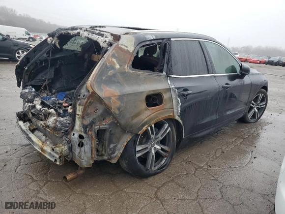 2019 Volvo XC60 Momentum with VIN LYV102DK3KB192936, listed as a Copart auction lot 86303674 with 0 mi miles and Clean Title. Bid and sale history available at carsss.com. Image 3.