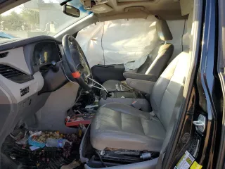 2017 Toyota Sienna XLE Auto Access Seat z VIN 5TDYZ3DC9HS873222, wystawiony jako Copart lot #42537675 z przebiegiem Nie podano mil oraz Szkoda całkowita • Salvage title. Historia ofert i sprzedaży dostępna na DreamBid. Obrazek 7.
