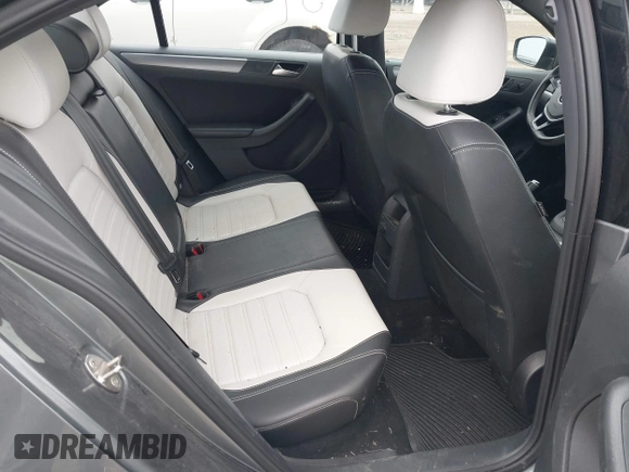2016 Volkswagen Jetta Sport z VIN 3VWD17AJ8GM292211, wystawiony jako IAAI lot #42371317 z przebiegiem 142 360 mil mil oraz . Historia ofert i sprzedaży dostępna na DreamBid. Obrazek 8.