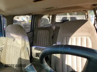1993 GMC Suburban z VIN 1GKGK26NXPJ711771, wystawiony jako Copart lot #85515174 z przebiegiem 63 064 mil mil oraz Szkoda całkowita • Salvage title. Historia ofert i sprzedaży dostępna na DreamBid. Obrazek 10.