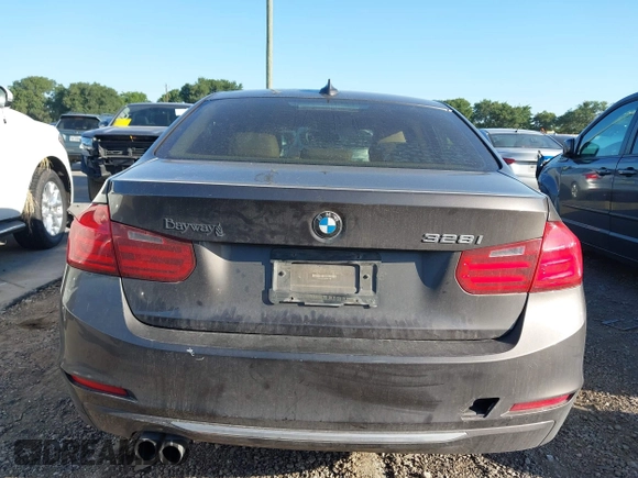2013 BMW 3 Series 328i с VIN WBA3A5C5XDF601186, выставлен на аукционе IAAI как лот 42235936 с пробегом 207 589 миль миль и . История ставок и продаж доступна на DreamBid. Изображение 17.