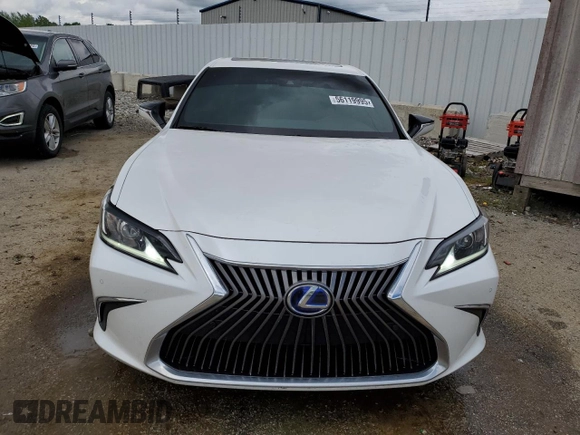 2020 Lexus ES 300h z VIN 58AD21B11LU004650, wystawiony jako Copart lot #56119995 z przebiegiem 140 172 mil mil oraz Nie do naprawy • Non repairable. Historia ofert i sprzedaży dostępna na DreamBid. Obrazek 5.