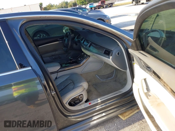 2015 Audi S8 z VIN WAUK2AFD5FN021986, wystawiony jako IAAI lot #41986491 z przebiegiem 142 073 mil mil oraz . Historia ofert i sprzedaży dostępna na DreamBid. Obrazek 5.