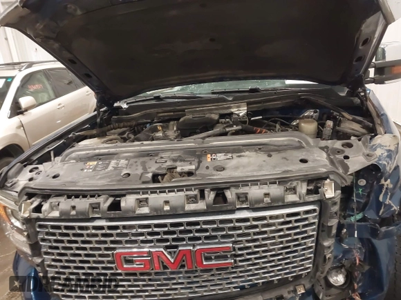 2015 GMC Sierra 2500HD Denali z VIN 1GT120E86FF655301, wystawiony jako IAAI lot #41965001 z przebiegiem 74 136 mil mil oraz . Historia ofert i sprzedaży dostępna na DreamBid. Obrazek 10.