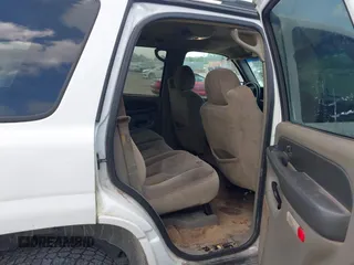 2003 GMC Yukon SLT z VIN 1GKEC13V43R278155, wystawiony jako IAAI lot #42296404 z przebiegiem 333 477 mil mil oraz . Historia ofert i sprzedaży dostępna na DreamBid. Obrazek 8.