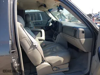 2004 Chevrolet Tahoe LT with VIN 1GNEC13ZX4R102265, listed as a IAAI auction lot 41812826 with 255,239 mi miles. Bid and sale history available at carsss.com. Image 5.