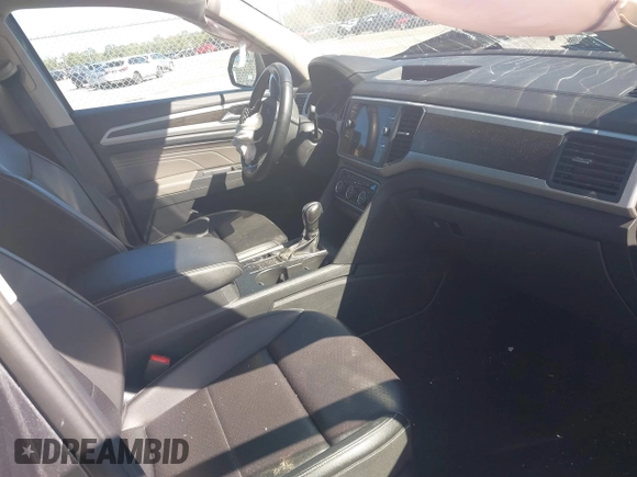 2021 Volkswagen Atlas SE with VIN 1V2WR2CA3MC602149, listed as a IAAI auction lot 41845288 with 59,941 mi miles and . Bid and sale history available at DreamBid. Image 5.