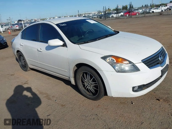 2008 Nissan Altima 2.5 with VIN 1N4AL21E08N443075, listed as a IAAI auction lot 41901276 with 215,772 mi miles. Bid and sale history available at carsss.com. Image 1.