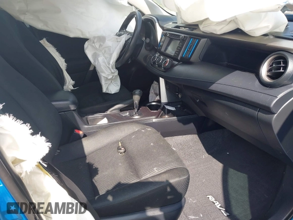 2017 Toyota RAV4 LE z VIN JTMZFREV4HJ112174, wystawiony jako IAAI lot #40311487 z przebiegiem 94 082 mil mil oraz . Historia ofert i sprzedaży dostępna na DreamBid. Obrazek 5.