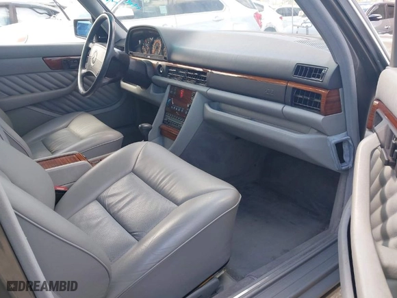 1991 Mercedes-Benz 420 Series 420SEL with VIN WDBCA35E0MA580834, listed as a IAAI auction lot 41949794 with 30,413 mi miles. Bid and sale history available at carsss.com. Image 5.
