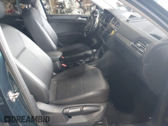 2018 Volkswagen Tiguan SEL with VIN 3VV2B7AX3JM133326, listed as a IAAI auction lot 42459190 with 94,665 mi miles and . Bid and sale history available at DreamBid. Image 5.