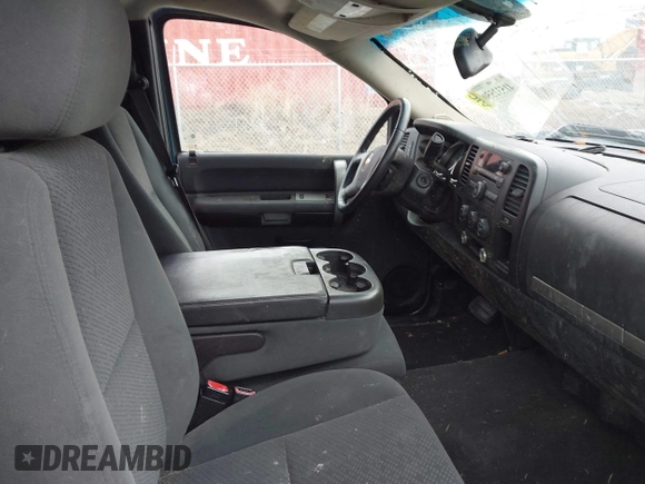 2008 Chevrolet Silverado 1500 Work Truck with VIN 1GCEC14008Z197627, listed as a IAAI auction lot 41532550 with 1 mi miles. Bid and sale history available at carsss.com. Image 5.