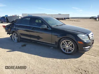 2013 Mercedes-Benz C 250 Sport z VIN WDDGF4HB4DA823093, wystawiony jako Copart lot #46481345 z przebiegiem 83 221 mil mil oraz Szkoda całkowita • Salvage title. Historia ofert i sprzedaży dostępna na DreamBid. Obrazek 4.