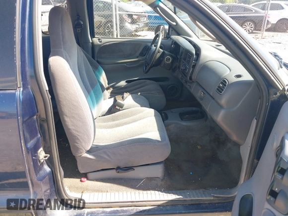 2000 Dodge Dakota with VIN 1B7GL22XXYS572706, listed as a IAAI auction lot 42211764 with 293,858 mi miles and . Bid and sale history available at DreamBid. Image 5.