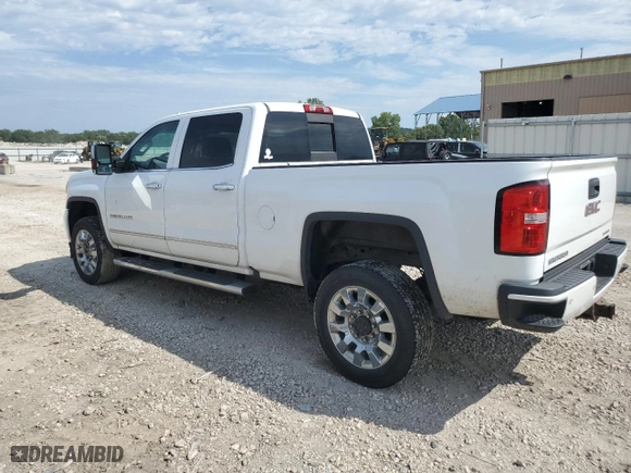 2015 GMC Sierra 2500HD Denali with VIN 1GT120EG3FF679241, listed as a Copart auction lot 67643544 with 185,286 mi miles and Salvage Title. Bid and sale history available at carsss.com. Image 2.
