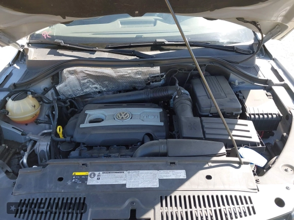 2017 Volkswagen Tiguan S z VIN WVGAV7AX5HK016877, wystawiony jako IAAI lot #42174845 z przebiegiem 99 334 mil mil oraz . Historia ofert i sprzedaży dostępna na DreamBid. Obrazek 10.