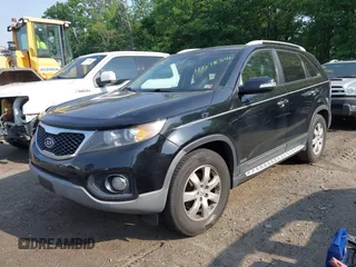 2012 Kia Sorento LX z VIN 5XYKTCA63CG304104, wystawiony jako IAAI lot #42275546 z przebiegiem 230 766 mil mil oraz . Historia ofert i sprzedaży dostępna na DreamBid. Obrazek 2.