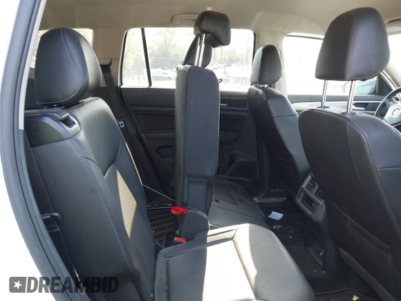 2018 Volkswagen Atlas SE with VIN 1V2CR2CAXJC548220, listed as a IAAI auction lot 41983957 with 118,371 mi miles and . Bid and sale history available at DreamBid. Image 8.