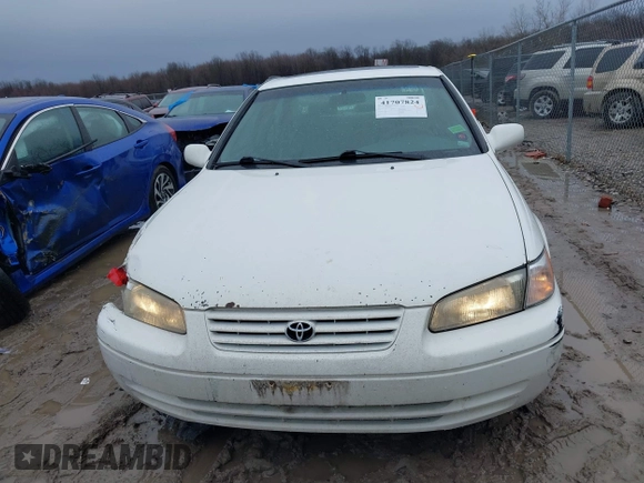 1999 Toyota Camry LE z VIN 4T1BF28K4XU931902, wystawiony jako IAAI lot #41707824 z przebiegiem 171 224 mil mil oraz . Historia ofert i sprzedaży dostępna na DreamBid. Obrazek 12.