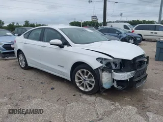 2019 Ford Fusion SE with VIN 3FA6P0LU4KR204801, listed as a IAAI auction lot 41977106 with 101,675 mi miles. Bid and sale history available at carsss.com. Image 1.