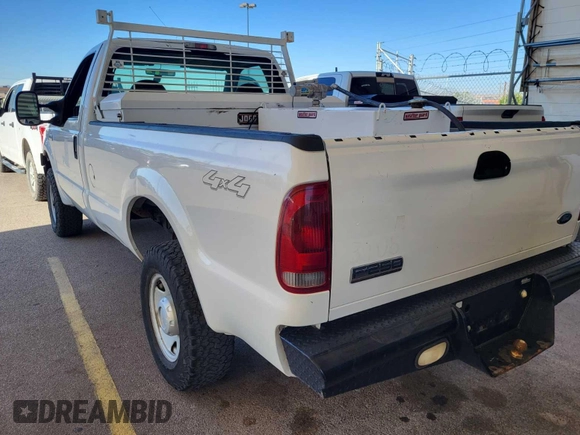 2007 Ford F-250 XL z VIN 1FTNF21517EB22731, wystawiony jako IAAI lot #42563444 z przebiegiem 165 792 mil mil oraz . Historia ofert i sprzedaży dostępna na DreamBid. Obrazek 11.