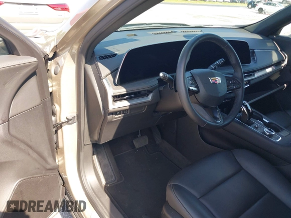 2025 Cadillac XT4 FWD Premium Luxury z VIN 1GYFZCR41SF152998, wystawiony jako IAAI lot #42318061 z przebiegiem 9521 mil mil oraz . Historia ofert i sprzedaży dostępna na DreamBid. Obrazek 5.