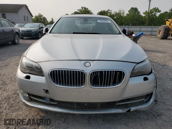 2013 BMW 5 Series 528i xDrive z VIN WBAXH5C51DD107887, wystawiony jako Copart lot #59550505 z przebiegiem 89 537 mil mil oraz Szkoda całkowita • Salvage title. Historia ofert i sprzedaży dostępna na DreamBid. Obrazek 5.