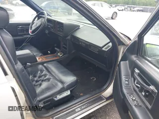 1991 Cadillac Seville z VIN 1G6KS53B2MU813855, wystawiony jako IAAI lot #42425470 z przebiegiem 168 194 mil mil oraz . Historia ofert i sprzedaży dostępna na DreamBid. Obrazek 5.