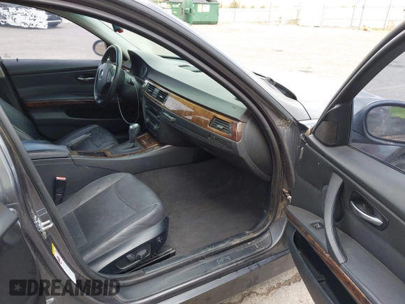 2006 BMW 3 Series 325i with VIN WBAVB13536KX69406, listed as a IAAI auction lot 41925948 with 123,734 mi miles. Bid and sale history available at carsss.com. Image 5.