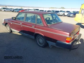1993 Volvo 240 с VIN YV1AS8801P1490142, выставлен на аукционе IAAI как лот 42125952 с пробегом 90 894 миль миль и . История ставок и продаж доступна на DreamBid. Изображение 3.