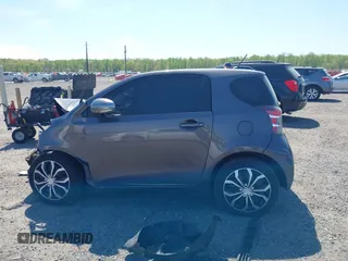 2012 Scion iQ z VIN JTNJJXB0XCJ013923, wystawiony jako IAAI lot #42109295 z przebiegiem 119 937 mil mil oraz . Historia ofert i sprzedaży dostępna na DreamBid. Obrazek 14.