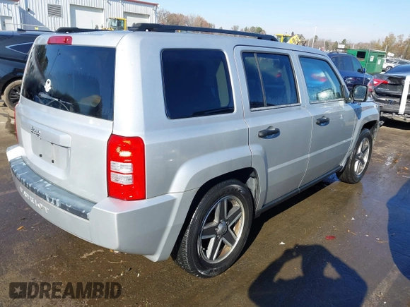 2008 Jeep Patriot Sport with VIN 1J8FT28W38D798125, listed as a IAAI auction lot 41004403 with 98,841 mi miles. Bid and sale history available at carsss.com. Image 4.